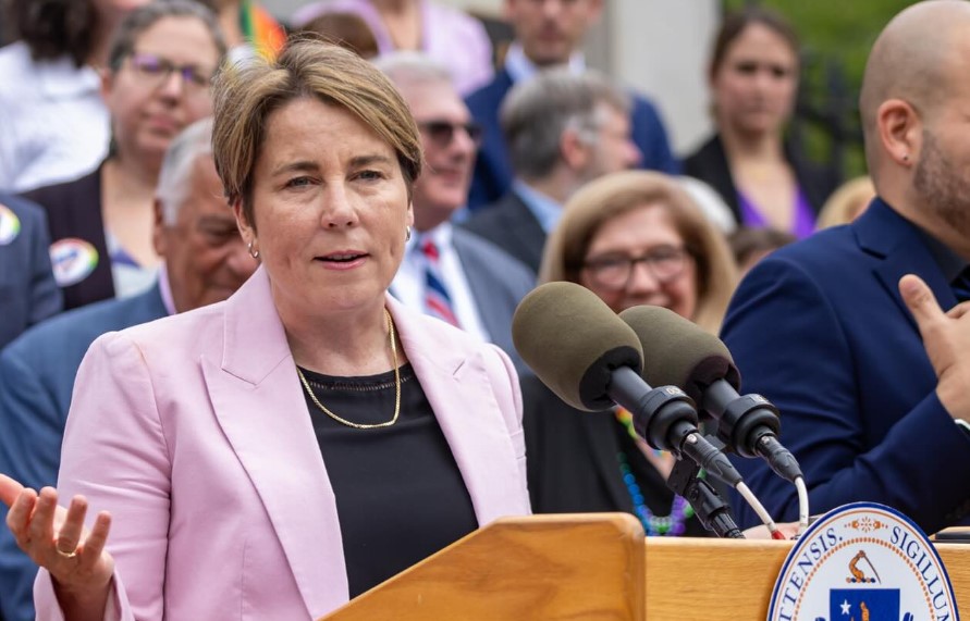 Maura Healey, America's 1st Lesbian Governor, Oversees Raising Of Pride ...